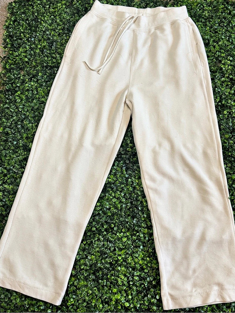 Alo Wide Leg Pants in Cream Size Medium